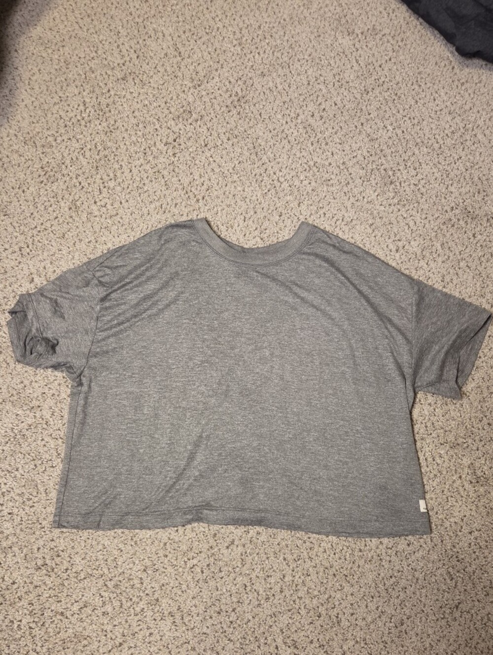 Vuori Energy T-Shirt Women's Medium VW1011 Heather Gray Short Sleeve Boxy Crop - Picture 3 of 8